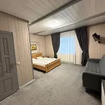Zatishniy Dvir Affittacamere 4*